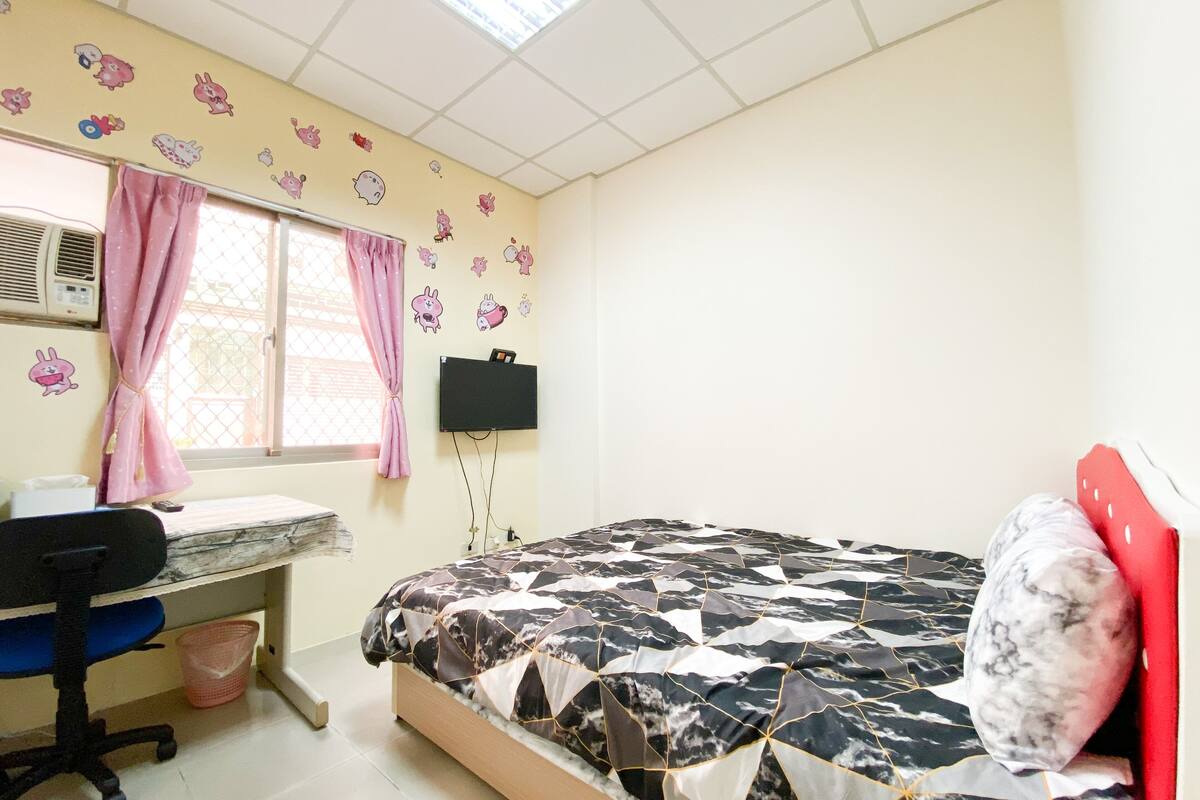 Comfort-Doppelzimmer, eigenes Bad | Individuell dekoriert, Schreibtisch, Verdunkelungsvorhänge