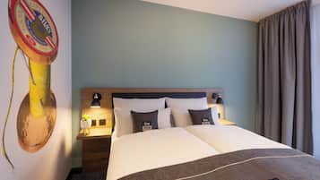 Premium bedding, in-room safe, laptop workspace, blackout curtains