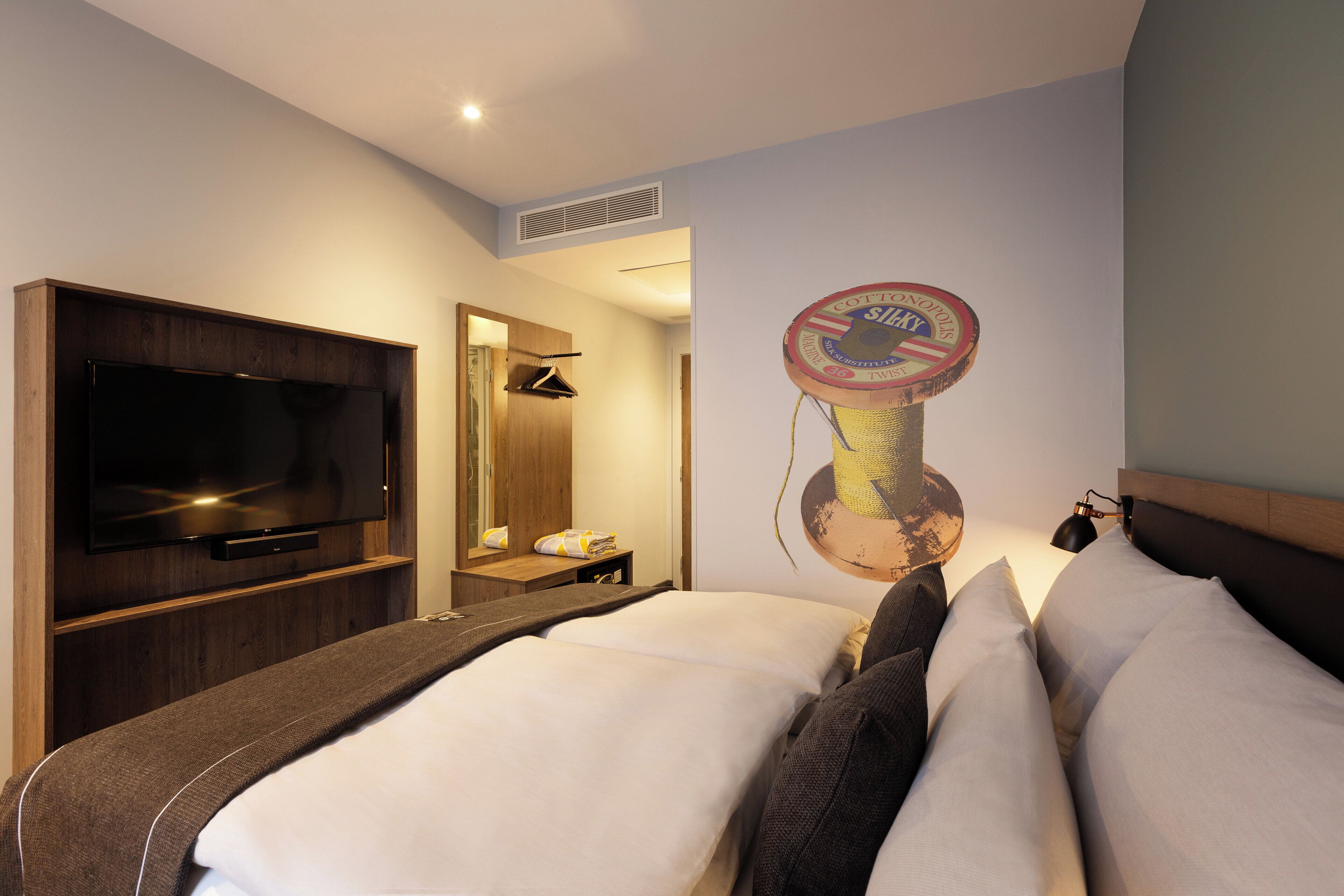 premium bedding, in-room safe, laptop workspace, blackout curtains