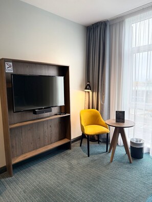 Habitación estándar, 1 cama Queen size | Ropa de cama de alta calidad y caja de seguridad en la habitación 