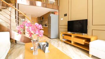 Executive Loft, 1 Double Bed | Living area | Flat-screen TV