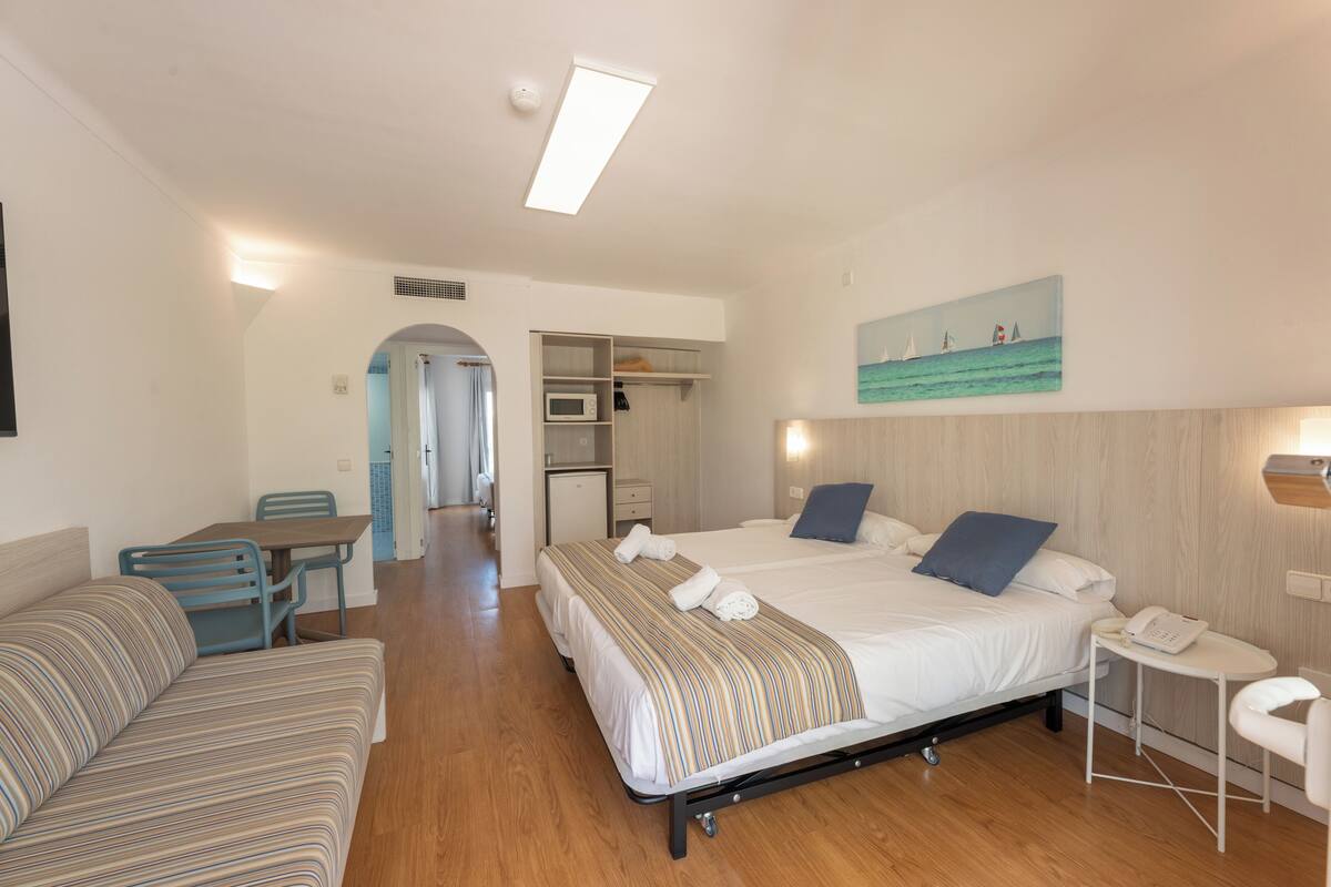 Standard Apartment, Terrace | In-room safe, laptop workspace, WiFi (free), bed sheets