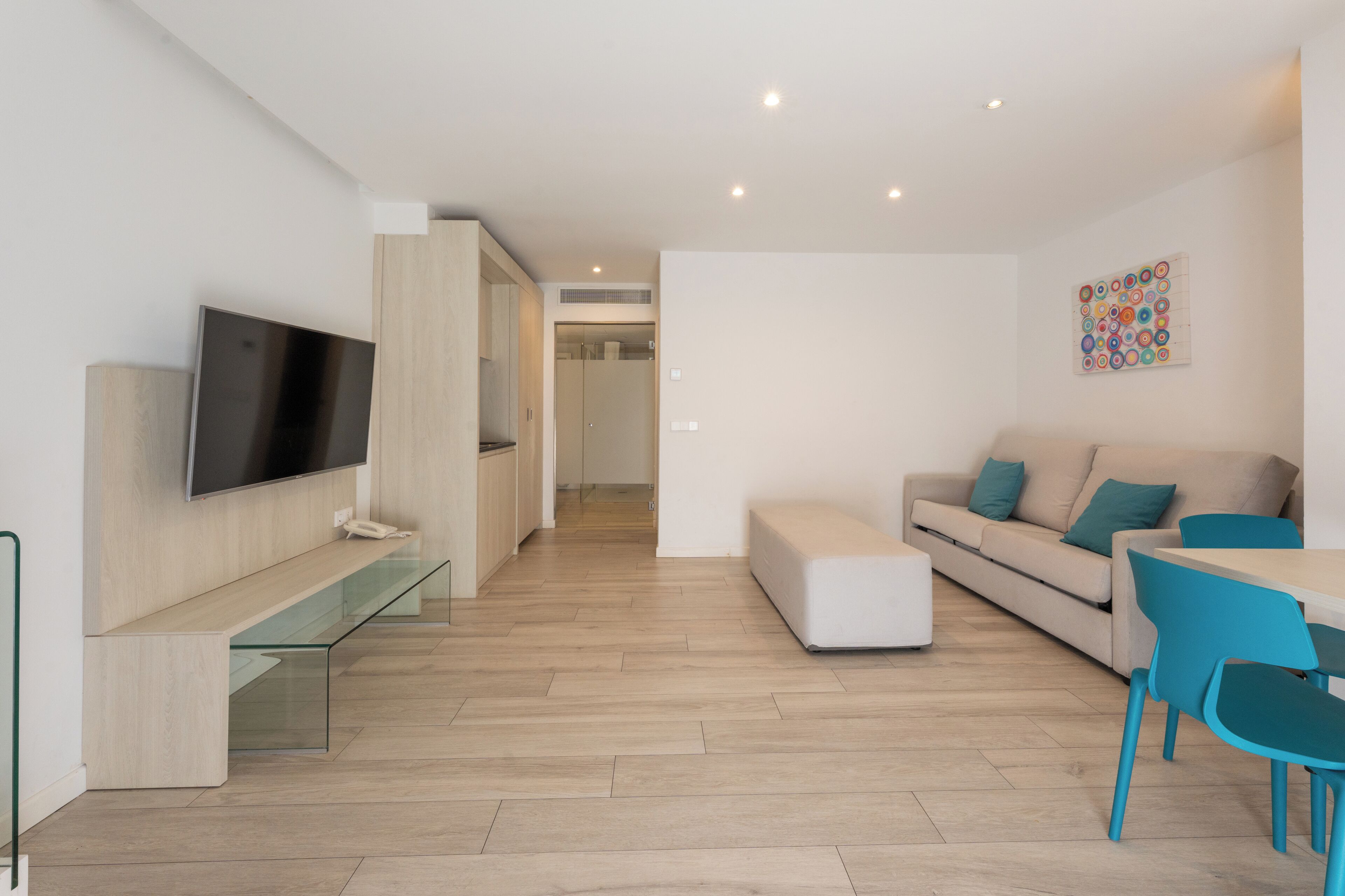Apartamento superior, terraza | Zona de estar | Una televisión de pantalla plana