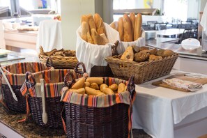 Frukostbuffé varje dag mot avgift