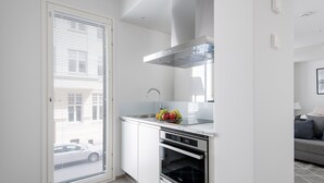 Studio | Private kitchen | Fridge, oven, stovetop, cookware/dishes/utensils - Kotimaailma Helsinki - Albertinkatu 8 (Helsinki)