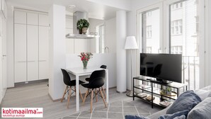 Studio | Living room | TV - Kotimaailma Helsinki - Albertinkatu 8 (Helsinki)