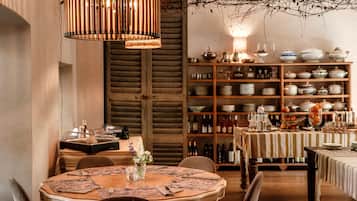 Colazione a buffet, servita tutte le mattine (16 EUR a persona)