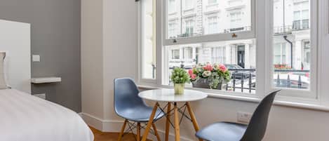 Standard Studio Apartment | Servicio de comidas en la habitación