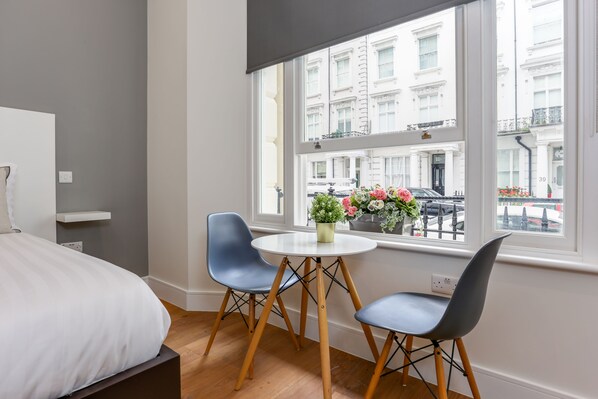 Standard Studio Apartment | Opções para refeição no quarto