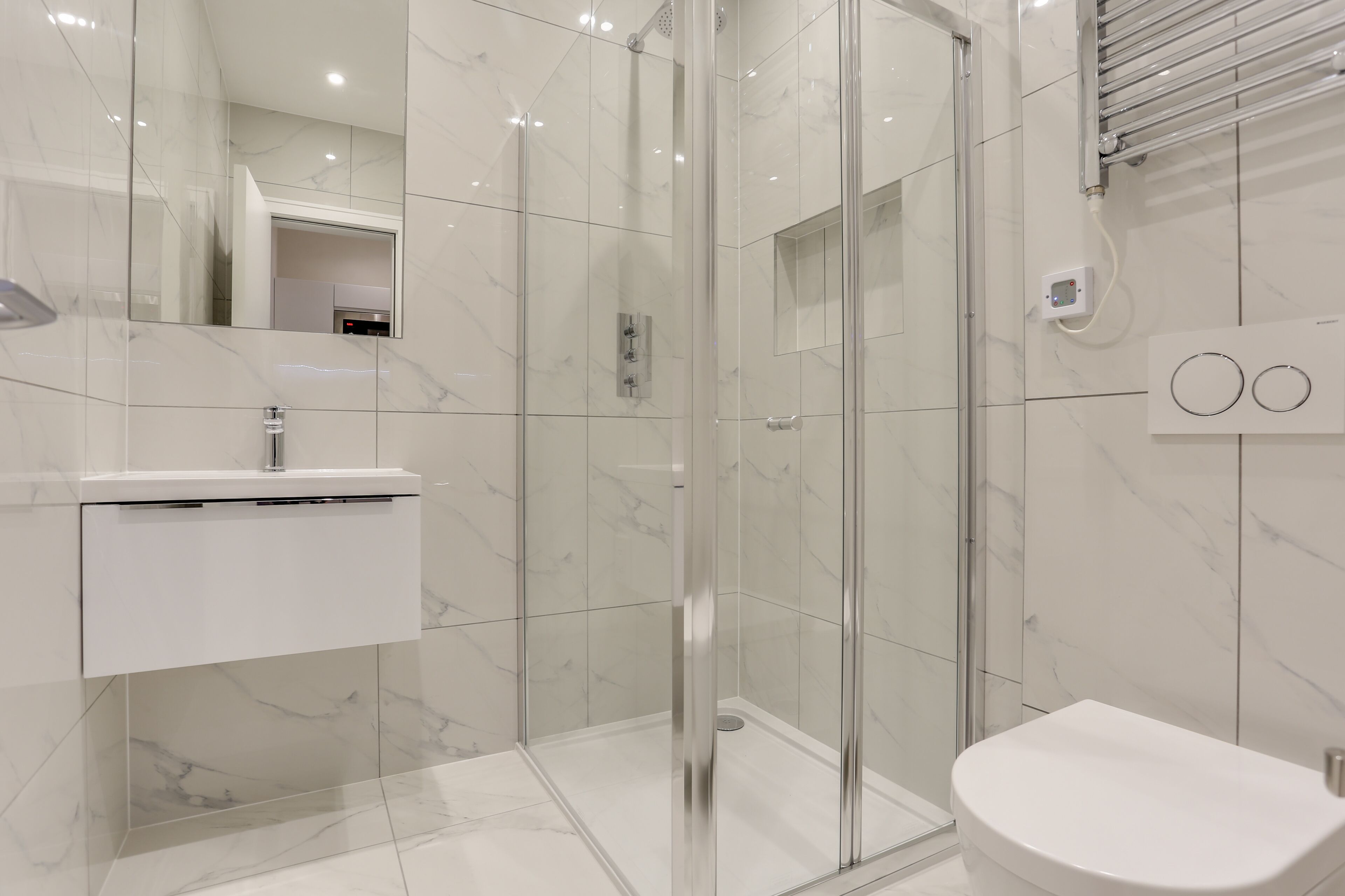 Small Lower Ground Floor Studio | Bathroom