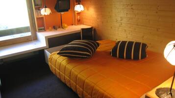 Family Apartment | 2 bedrooms, blackout curtains, free WiFi