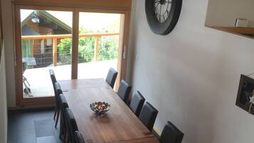 Luxury Chalet | Makan dalam bilik