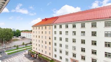 Studio (Loft Bed & 2 Single Beds) | Näkymä kaupungille