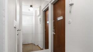 Interior entrance - Kotimaailma Helsinki - Vuorimiehenkatu 31 (Helsinki)