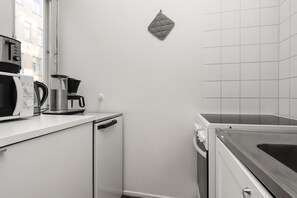 開放式客房 | 私人廚房 | 小冰箱、烤箱、爐台、鍋具/餐盤/廚房用品