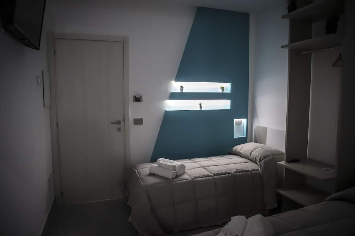 Room, 2 Single Beds (Giada)