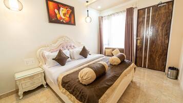 Down comforters, WiFi (free), bed sheets