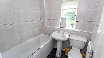 Traditional House, 3 Bedrooms | Bathroom | Combined shower/bathtub, towels