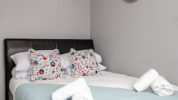 Traditional House, 3 Bedrooms | 3 bilik tidur, seterika/papan seterika, Wi-fi percuma, cadar katil