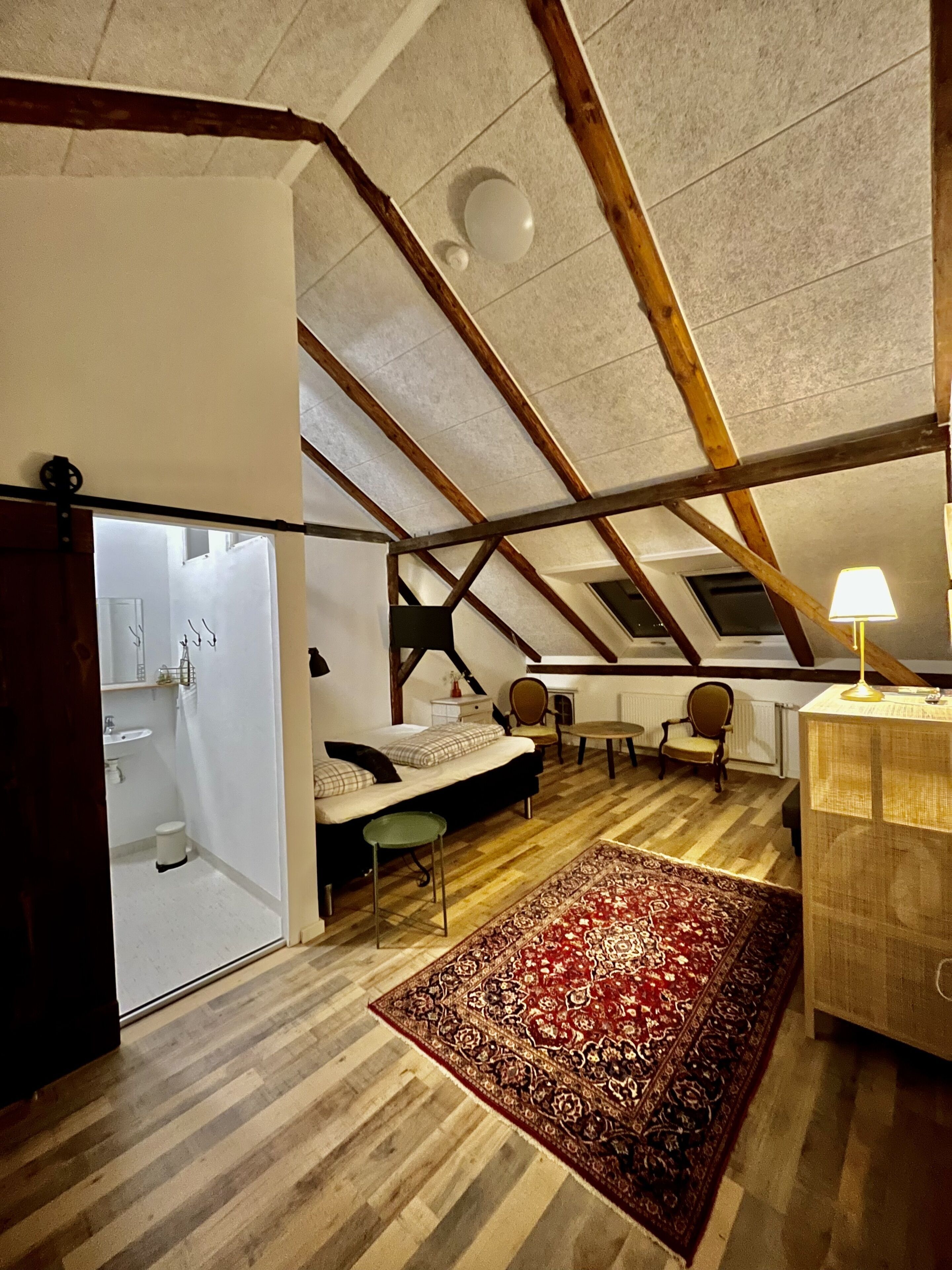 Literie de qualité supérieure, rideaux occultants, chambres insonorisées