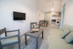 32-inch LED TV with cable channels, TV - Mardinik Hotel (Rethymno)