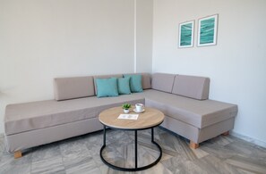 Appartamento familiare, 1 camera da letto | Area soggiorno | TV LED 32 pollici con canali via cavo, TV