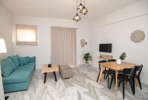 Appartamento familiare, 1 camera da letto | Area soggiorno | TV LED 32 pollici con canali via cavo, TV