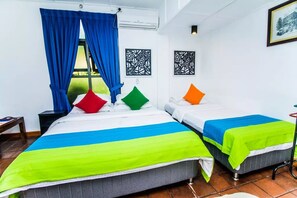 Desk, soundproofing, free WiFi, bed sheets - Yoho Settle Inn Tourist Lodge (Kandy)