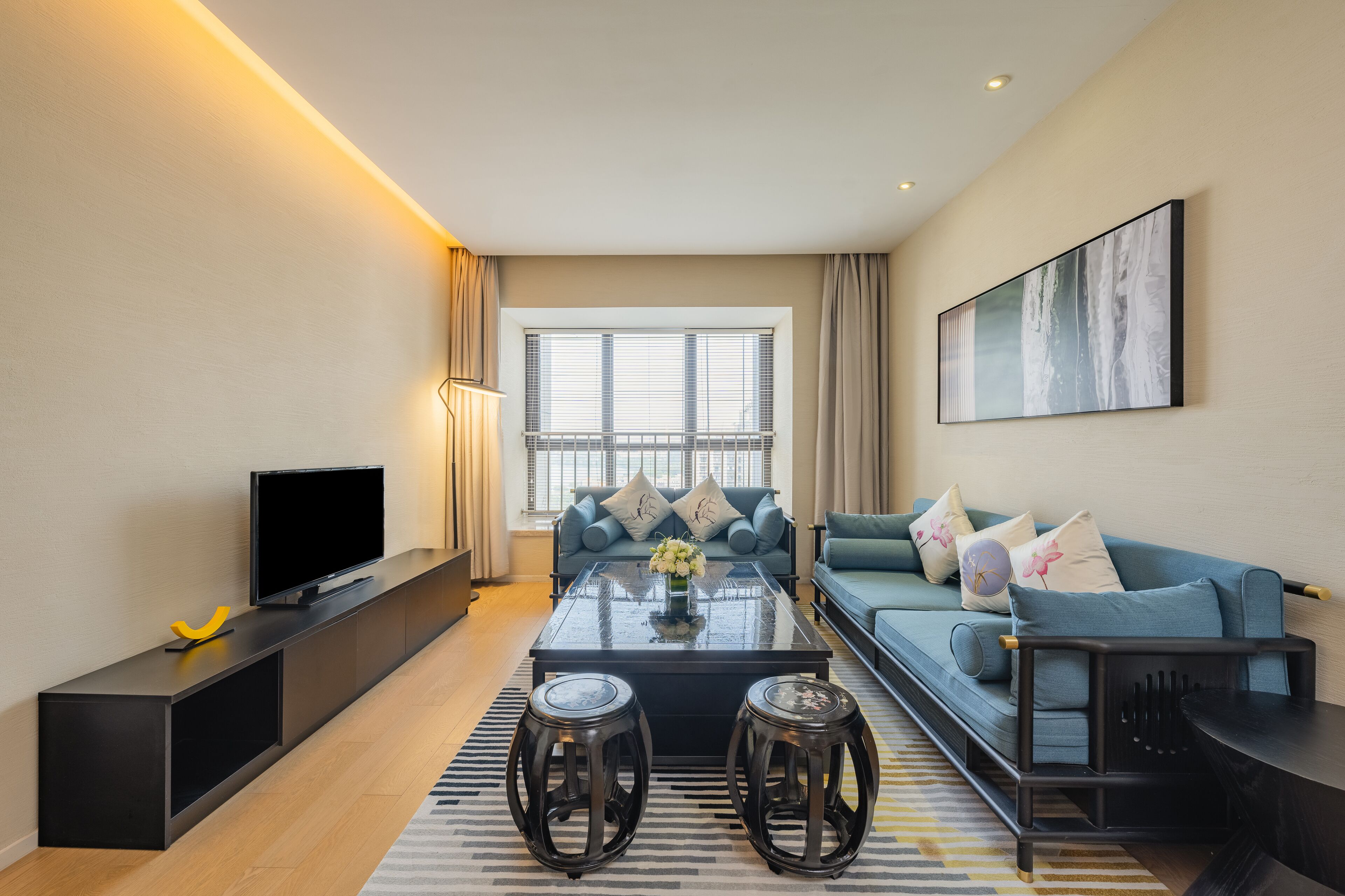 Suite, 2 dormitoris (Dining) | Minibar, escriptori i espai de treball apte per a portàtils 