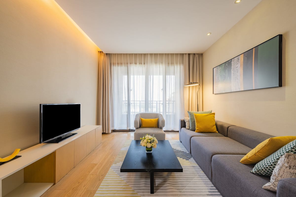 Suite, 1 Bedroom, Balcony (Bath Shower Combination) | 1 bedroom, minibar, desk, laptop workspace