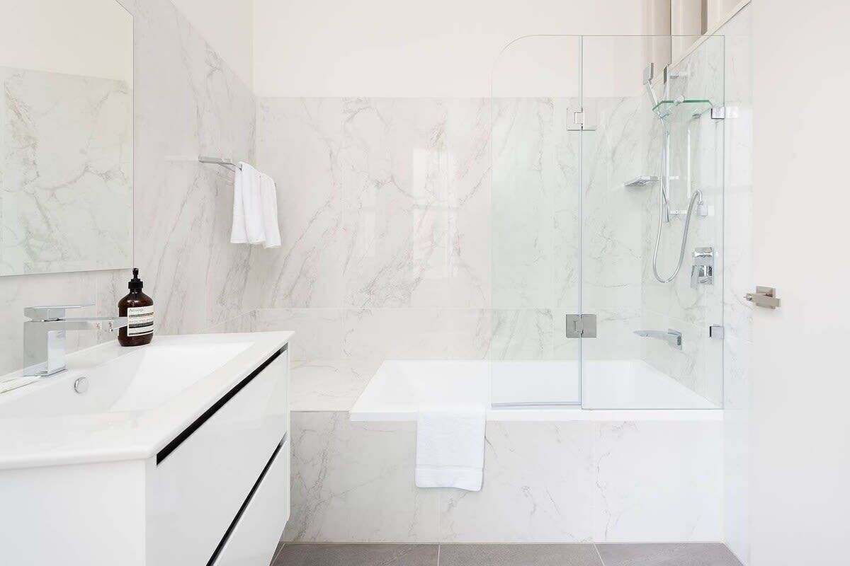 Bathtub, hair dryer, towels, shampoo