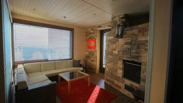 Three-storey Villa with Sauna | 5 bedrooms, blackout drapes, free WiFi, bed sheets