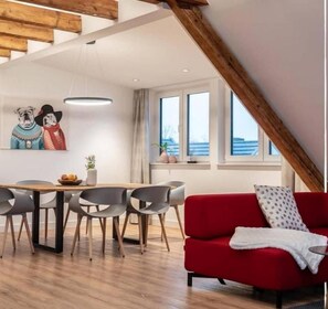 49-inch flat-screen TV with cable channels, TV - H23 Boardinghotel (Stuttgart)