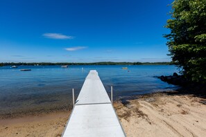 Beach nearby, sun loungers, beach towels