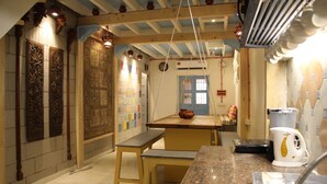 Interior entrance - NAMASTEY MUMBAI BACKPACKERS (Mumbai)