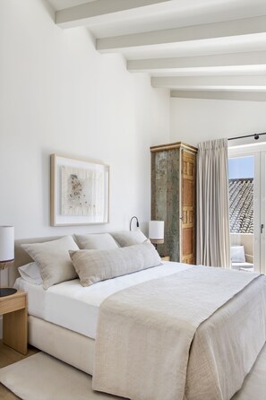 Superior Room | In-room safe, desk, laptop workspace, soundproofing - Hotel Bodega Tío Pepe (Jerez de la Frontera)