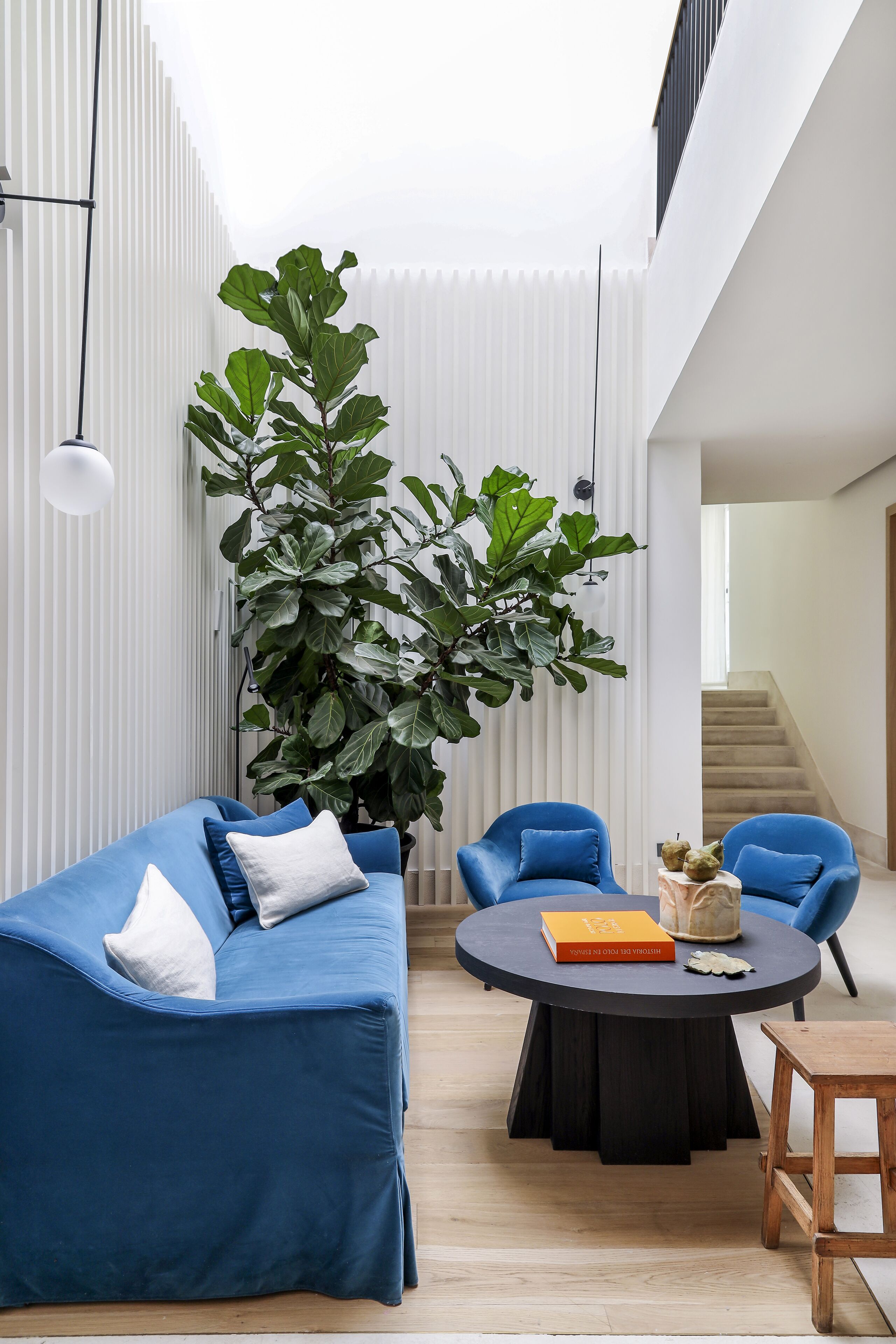 32-inch flat-screen tv with satellite channels, tv