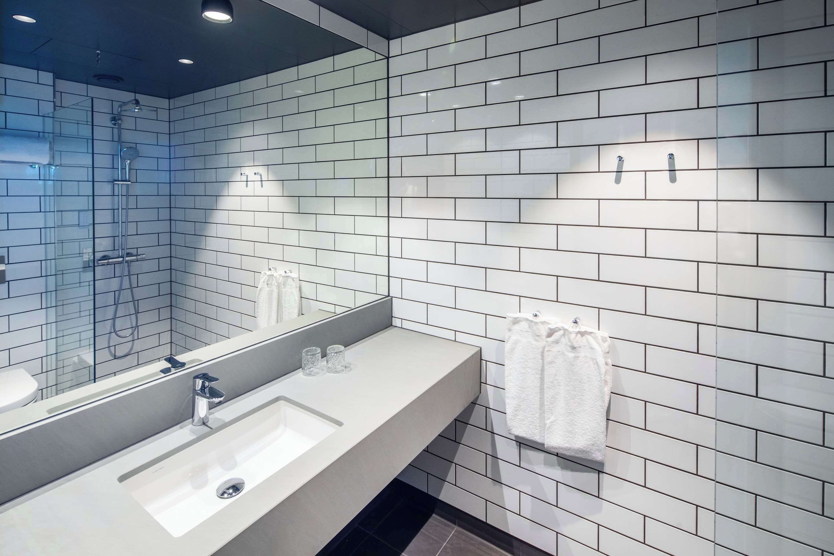 family room (xxl) | blackout curtains, soundproofing, free wifi, bed sheets