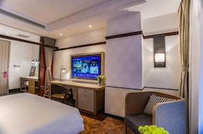 Classic Double Room | Desk, blackout drapes, free WiFi, bed sheets