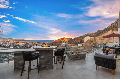Luxury PH Cascadas in Cabo Central Location, Ocean Views, 5-Star Service