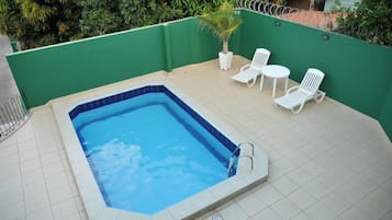 Tina de hidromasaje al aire libre