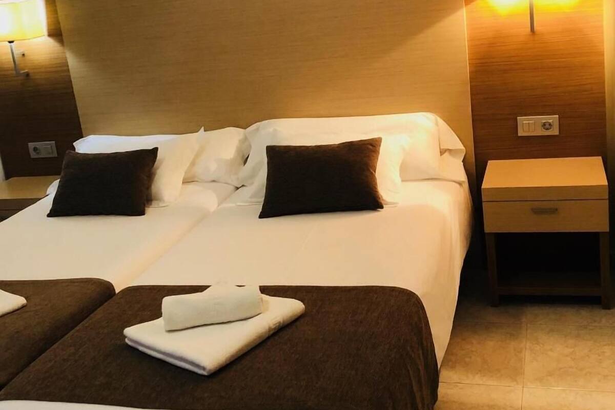 WiFi (free), bed sheets