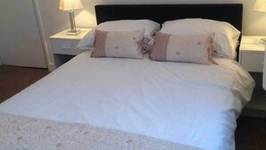 Unclassified image, 2 of 5, button - Admiral Hotel (Scarborough)