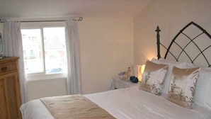 Unclassified image, 3 of 5, button - Admiral Hotel (Scarborough)
