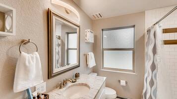 House (4 Bedrooms) | Bathroom