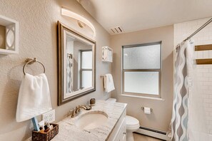 House (4 Bedrooms) | Bathroom | Bathtub, soap, shampoo - Discovery Park House (Wheat Ridge)