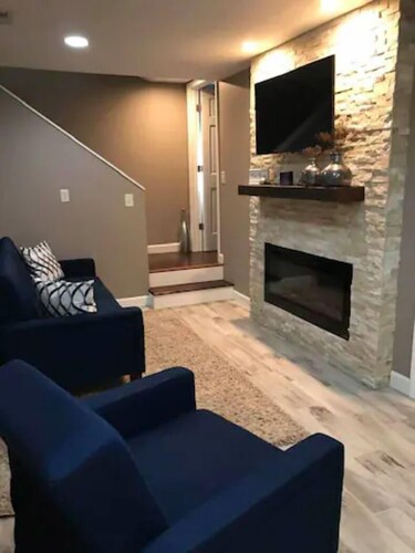 Modern 4 Bedroom 2 Bath Sleeps 10 Newly Renovated Whole House Rental