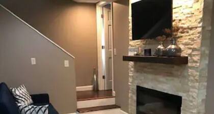 Modern 4 Bedroom 2 Bath Sleeps 10 Newly Renovated Whole House Rental