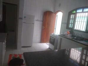 Geladeira, micro-ondas, liquidificador