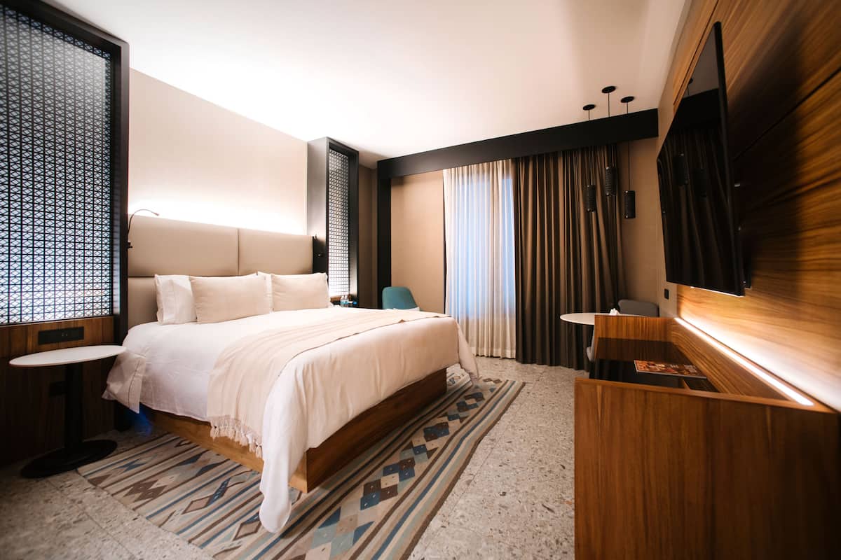 Deluxe Room, 1 King Bed | Premium bedding, down comforters, pillowtop beds, minibar